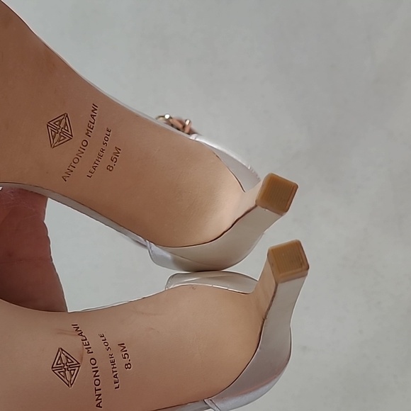 Antonio Melani women's cream satin heeled sandals size 8.5 - Picture 10 of 12